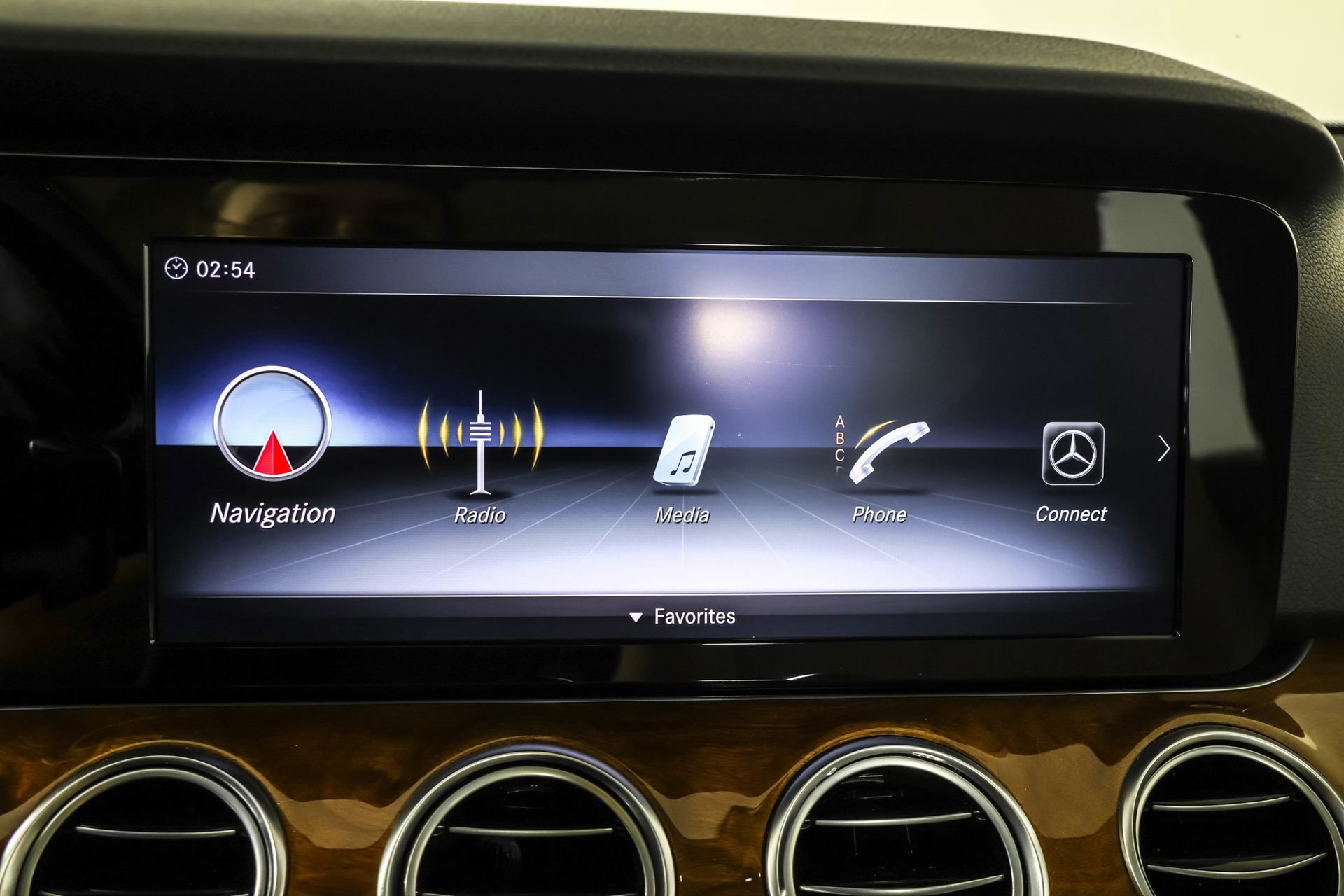 Used 2018 Mercedes-Benz E 300 4MATIC image 29