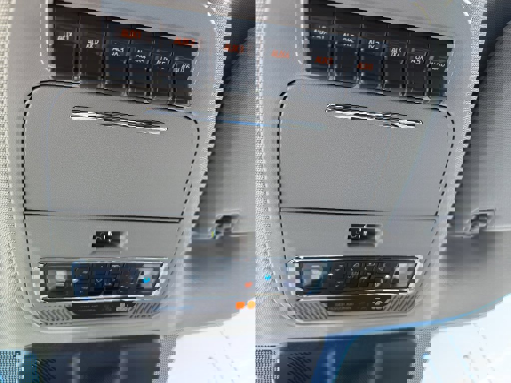 New 2026 Ford F350 Lariat w/ Black Appearance Package image 32