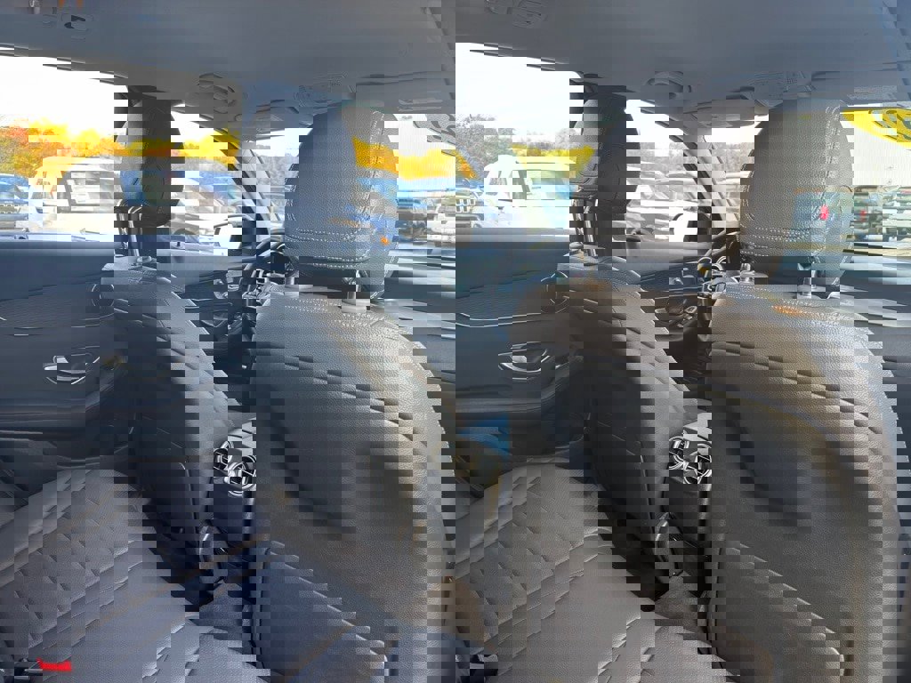 Certified 2022 Mercedes-Benz GLC 300 4MATIC w/ Premium Package Lite image 32