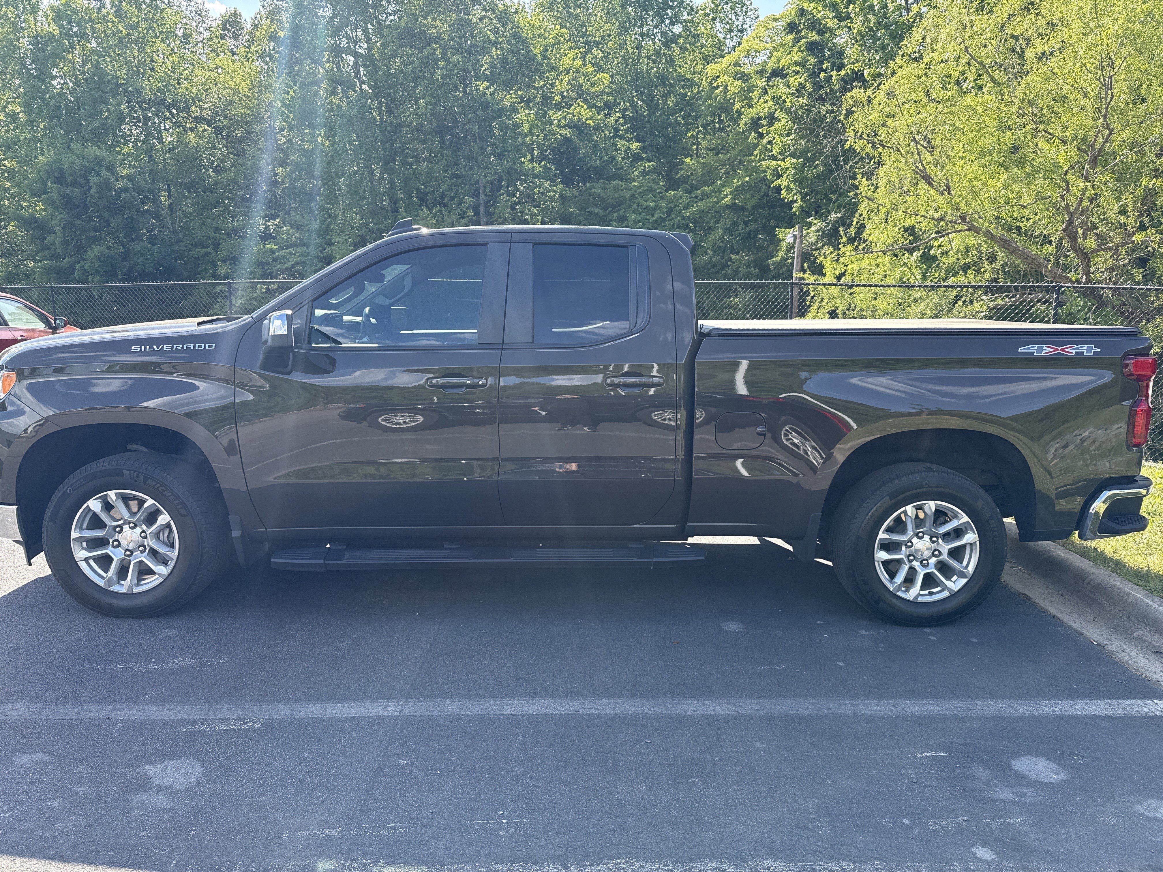 Used 2023 Chevrolet Silverado 1500 LT w/ Convenience Package II AWD/4WD image 39