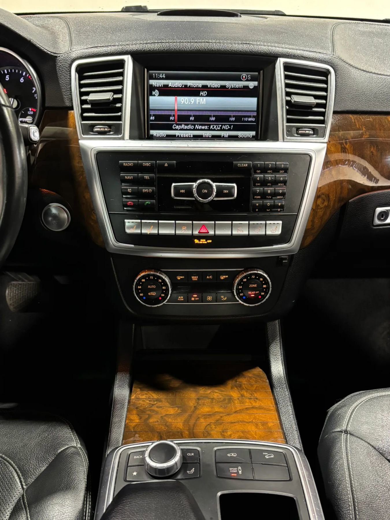 Used 2015 Mercedes-Benz GL 550 4MATIC image 19