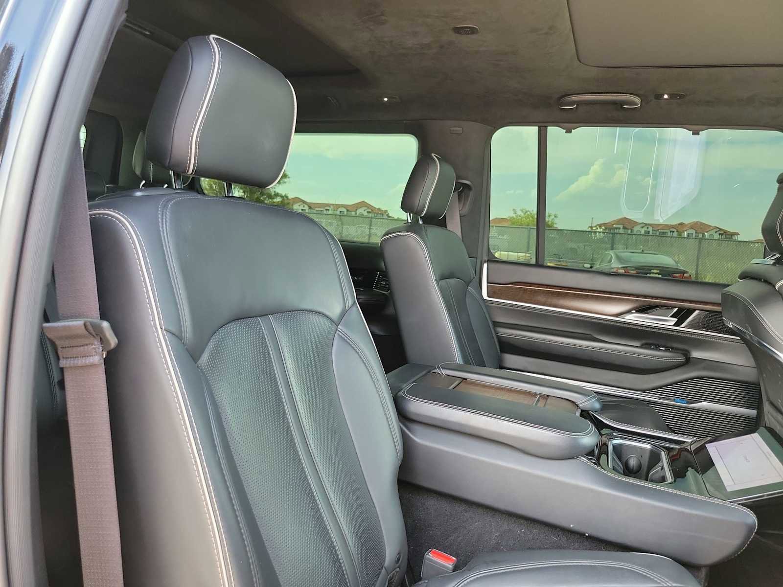 Used 2023 Jeep Grand Wagoneer Series II AWD/4WD image 17