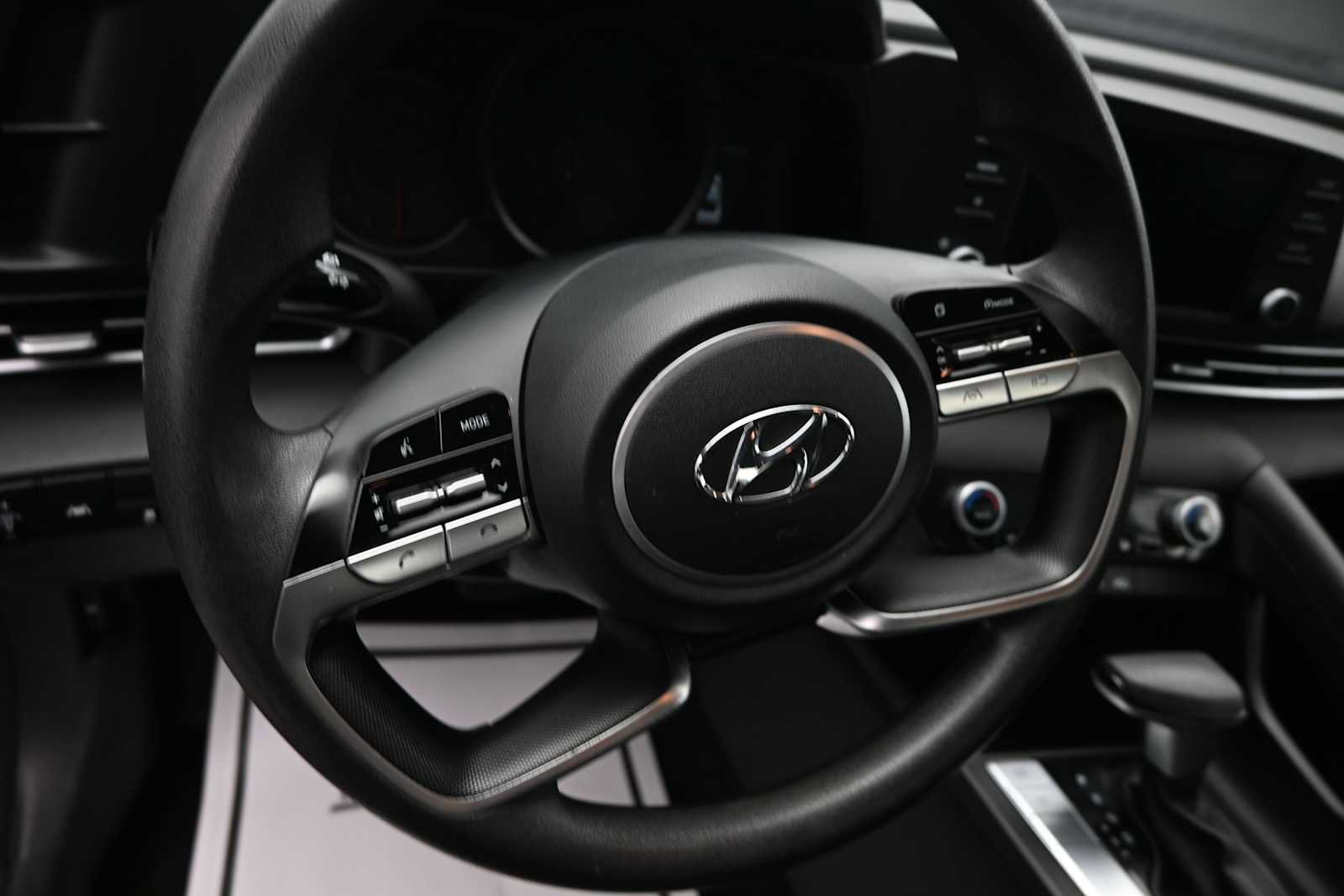 Used 2023 Hyundai Elantra SEL FWD image 14