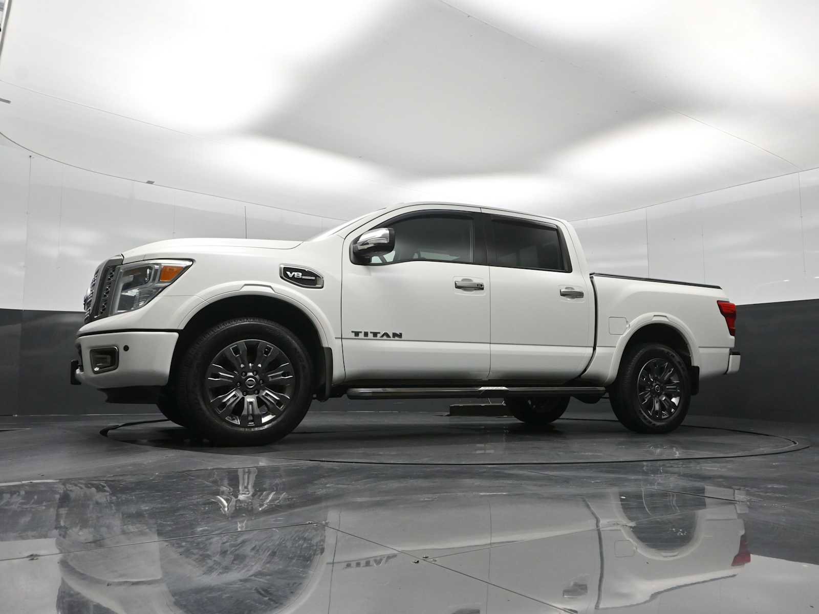 Used 2017 Nissan Titan Platinum Reserve image 25