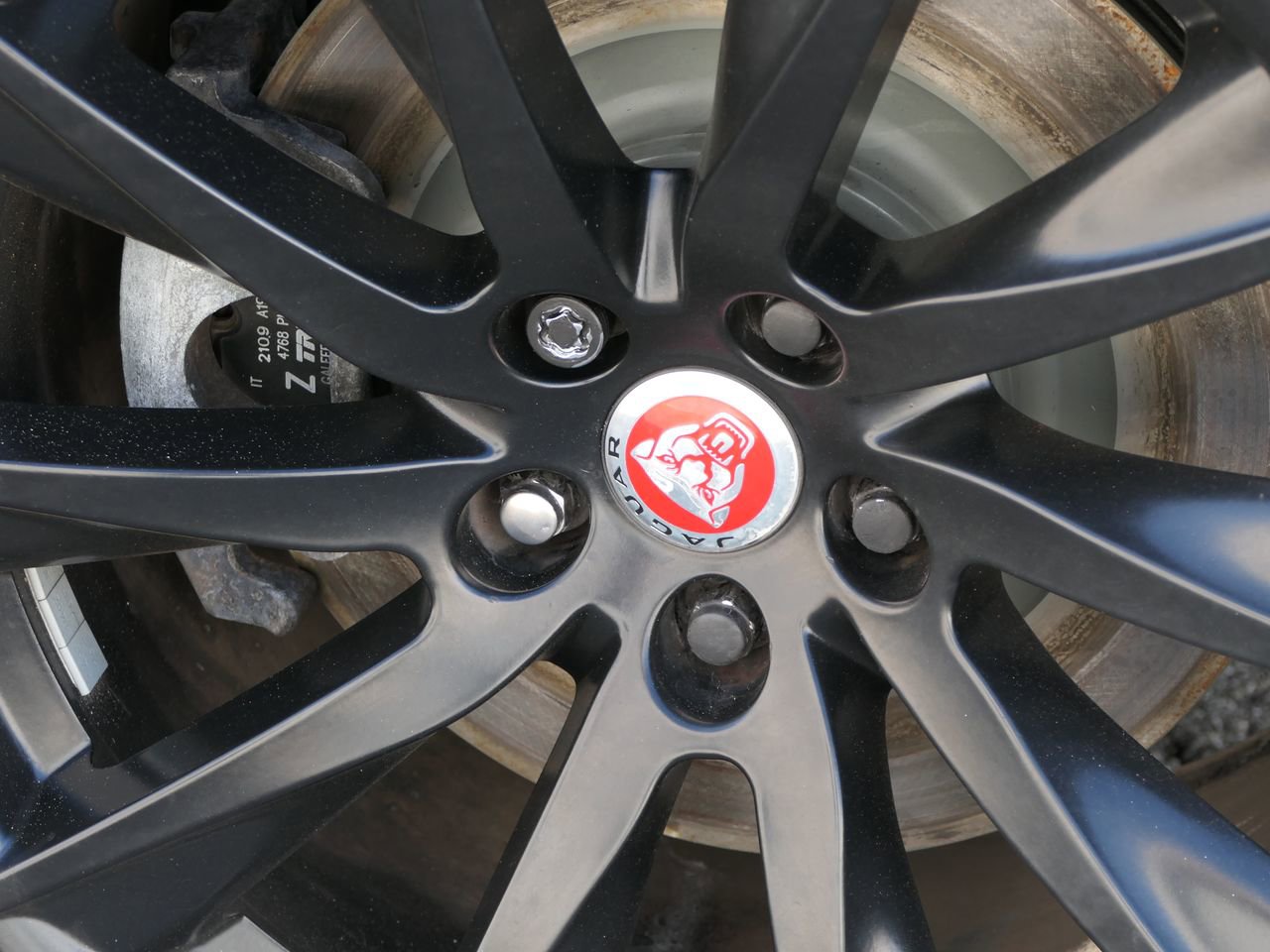 Used 2017 Jaguar F-TYPE Coupe image 11