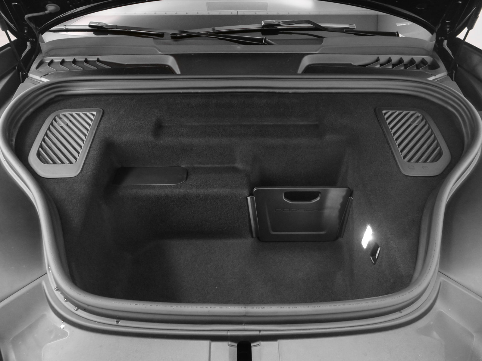Certified 2025 Porsche Macan Electric RWD image 14