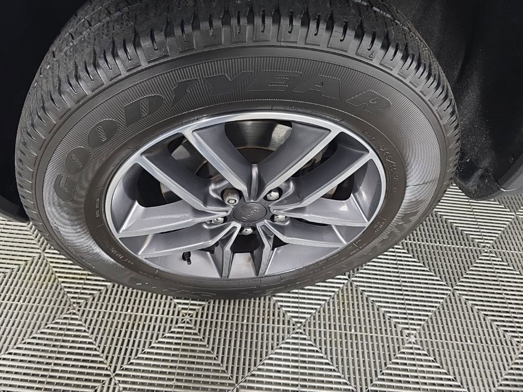 Used 2019 Jeep Grand Cherokee Limited image 10