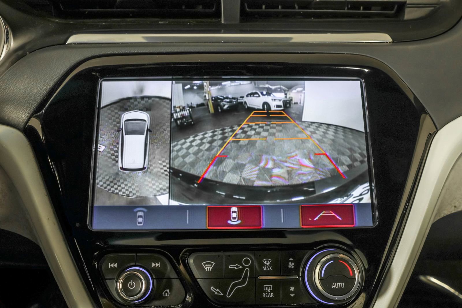 Used 2019 Chevrolet Bolt Premier w/ Infotainment Package image 7