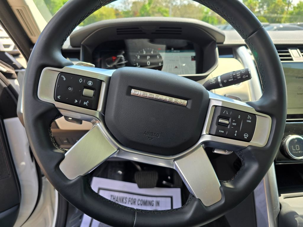 Used 2025 Land Rover Discovery S image 18