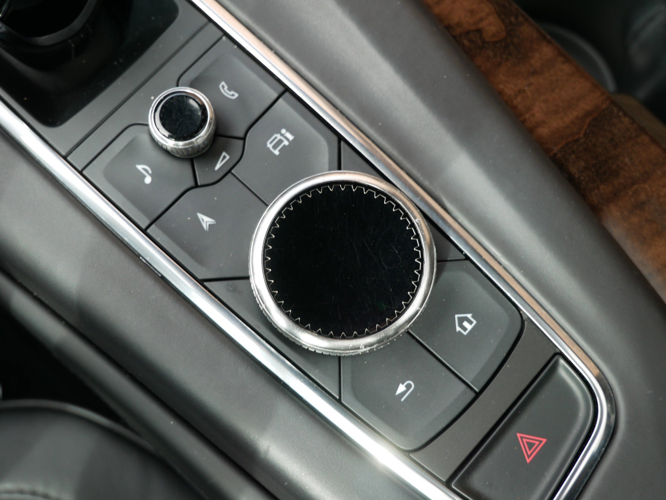 Certified 2022 Cadillac Escalade Sport Platinum w/ LPO, ONYX Package image 21