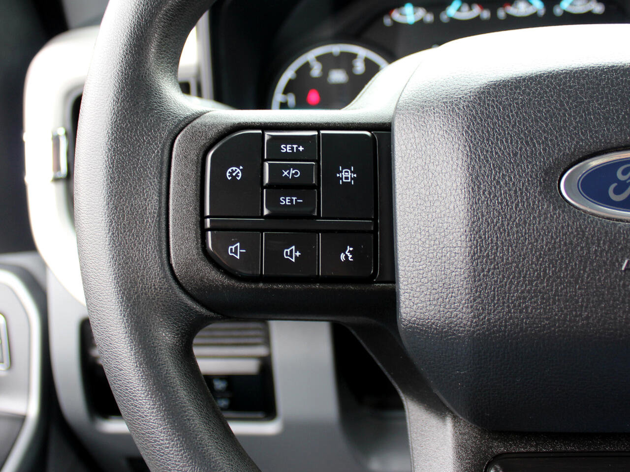 Used 2024 Ford F550 4x4 Crew Cab Super Duty w/ XLT Value Package image 23