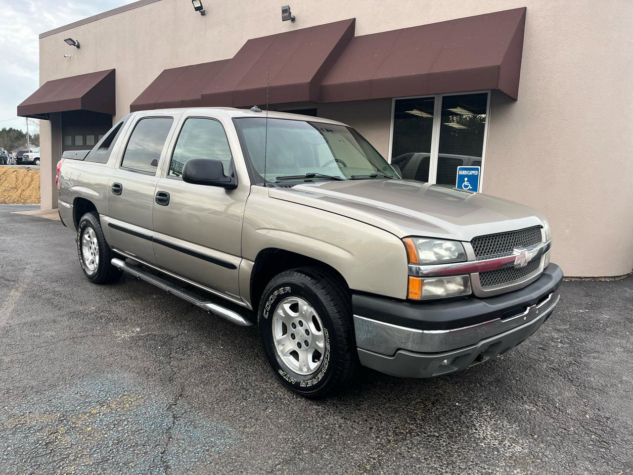 Used 2003 Chevrolet Avalanche 2WD image 3