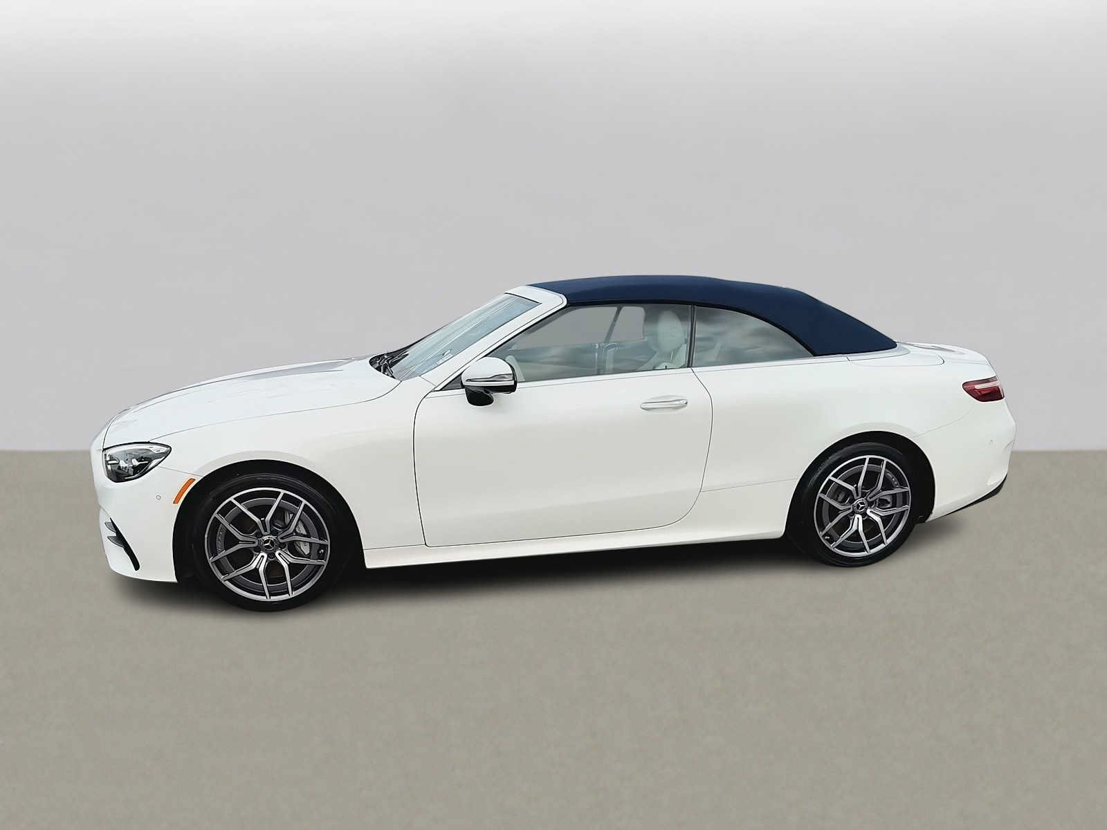 Used 2023 Mercedes-Benz E 450 4MATIC Cabriolet image 5
