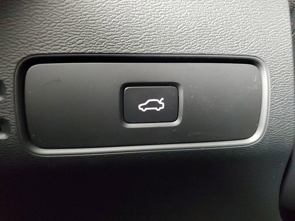 New 2026 Volvo XC40 B5 Core image 35