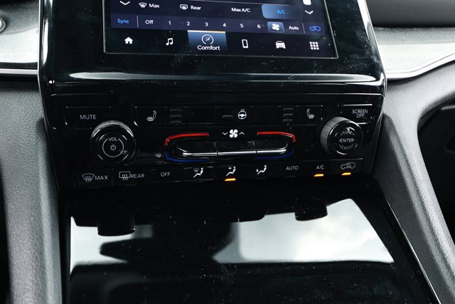 Used 2022 Jeep Grand Cherokee Laredo w/ Luxury Tech Group I AWD/4WD image 19