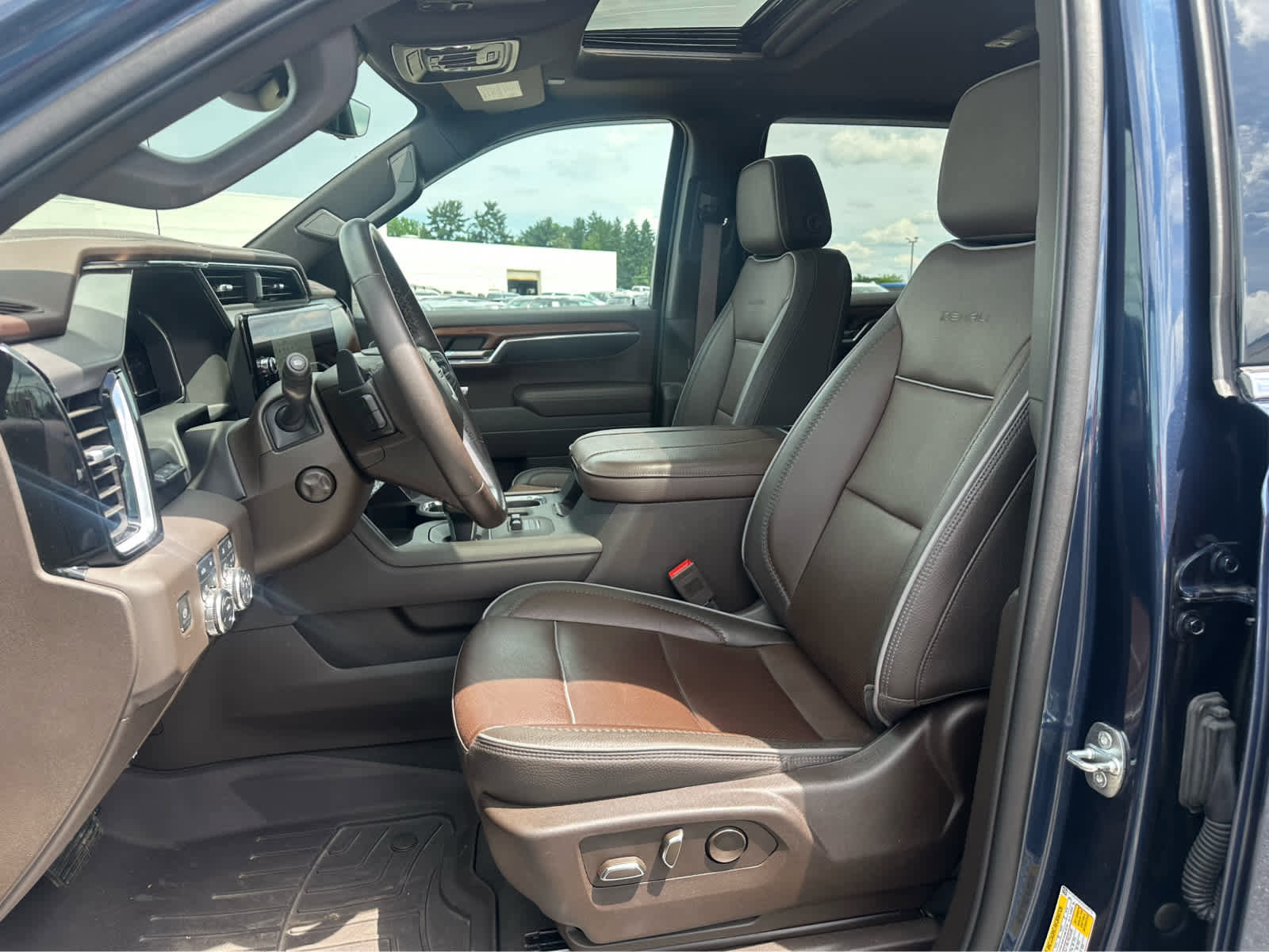 Used 2023 GMC Sierra 1500 Denali w/ Technology Package AWD/4WD image 10