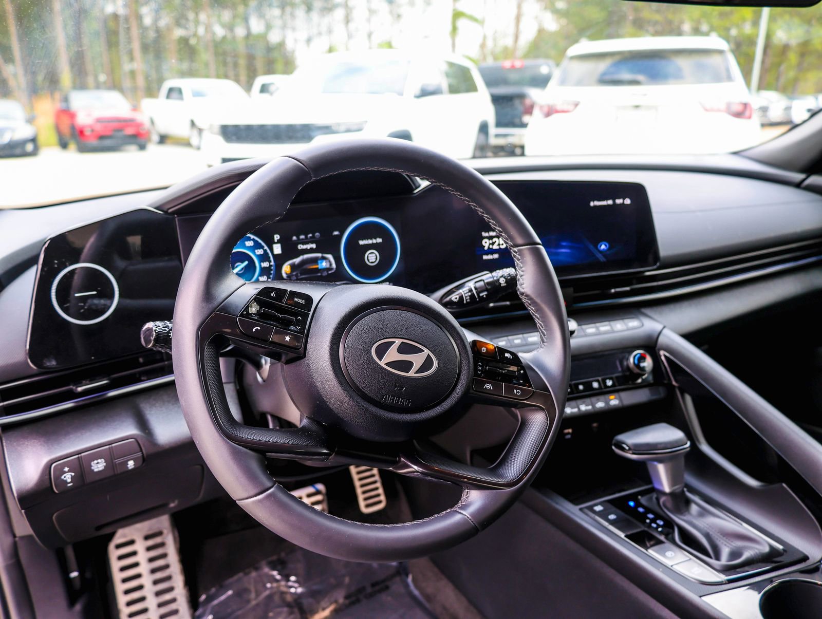 Used 2025 Hyundai Elantra SEL FWD image 10