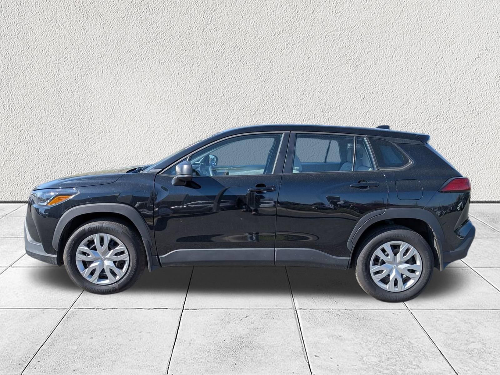 Used 2025 Toyota Corolla Cross L image 6