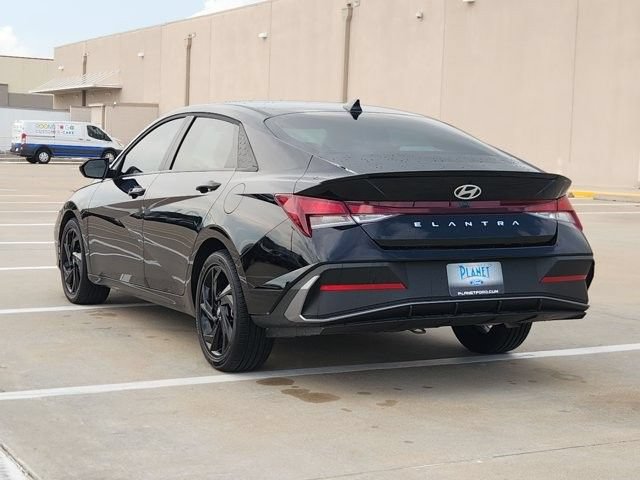 Used 2026 Hyundai Elantra Sport FWD image 7