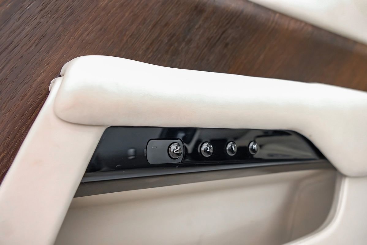 Used 2016 Rolls-Royce Wraith image 40