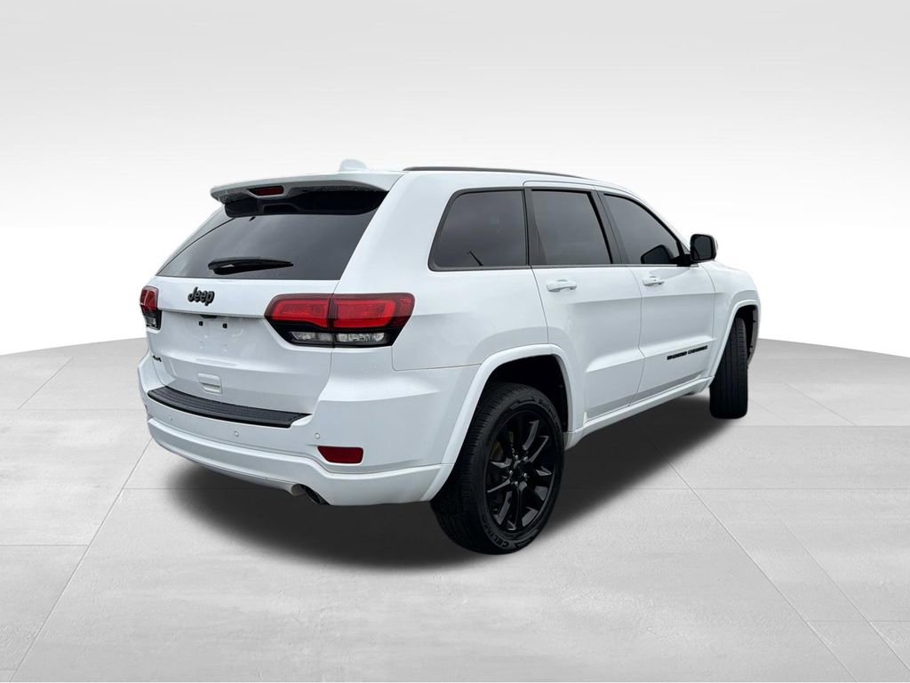 Used 2022 Jeep Grand Cherokee Laredo X AWD/4WD image 3