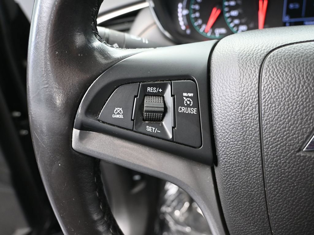 Used 2020 Chevrolet Trax LT w/ LT Convenience Package AWD/4WD image 26
