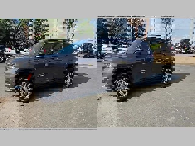 New 2025 Jeep Grand Cherokee L Laredo w/ Luxury Tech Group I image 39