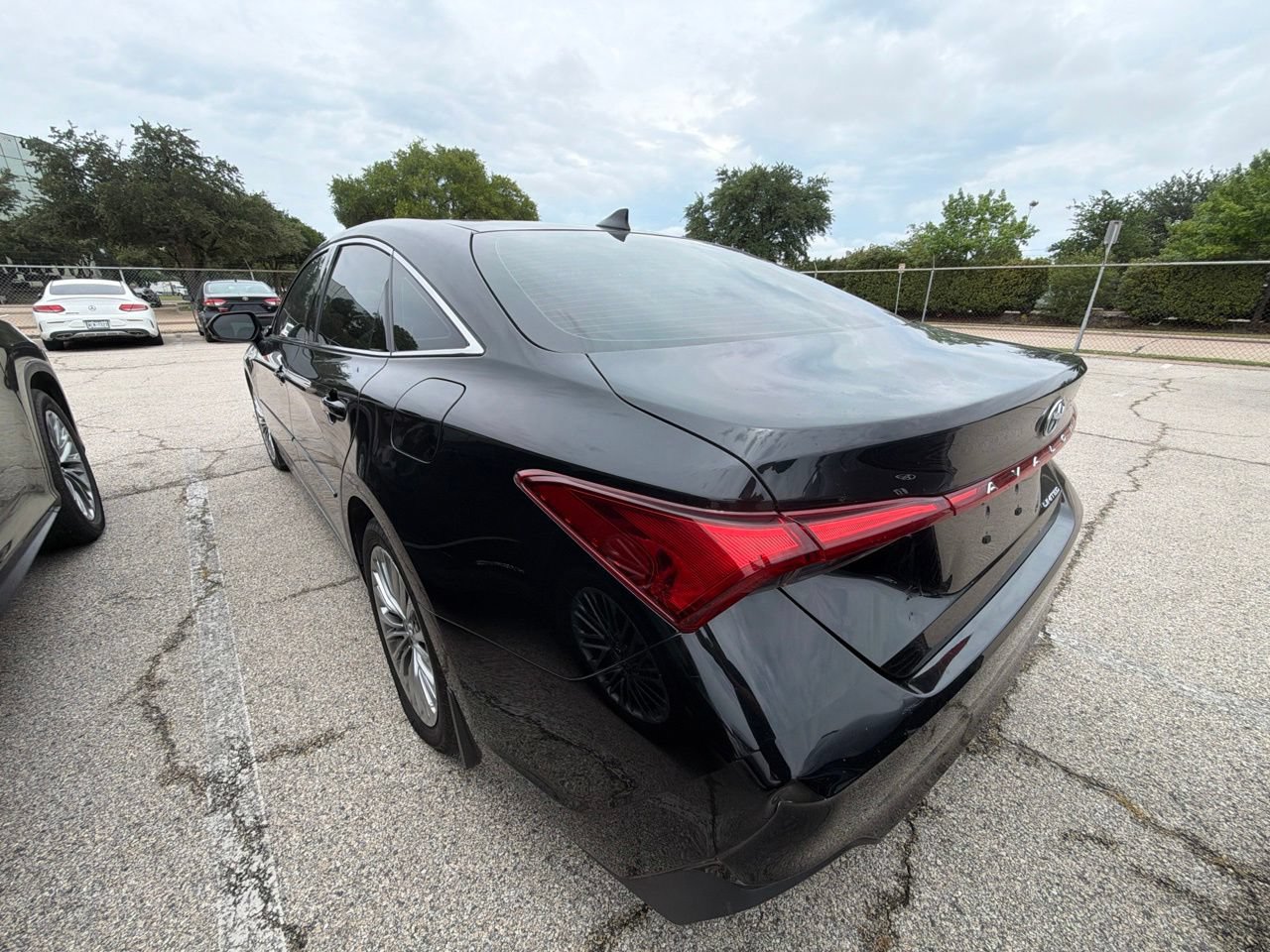 Used 2019 Toyota Avalon Limited FWD image 7
