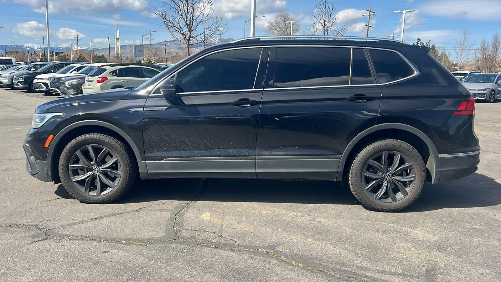Used 2022 Volkswagen Tiguan SE w/ Panoramic Sunroof Package image 8