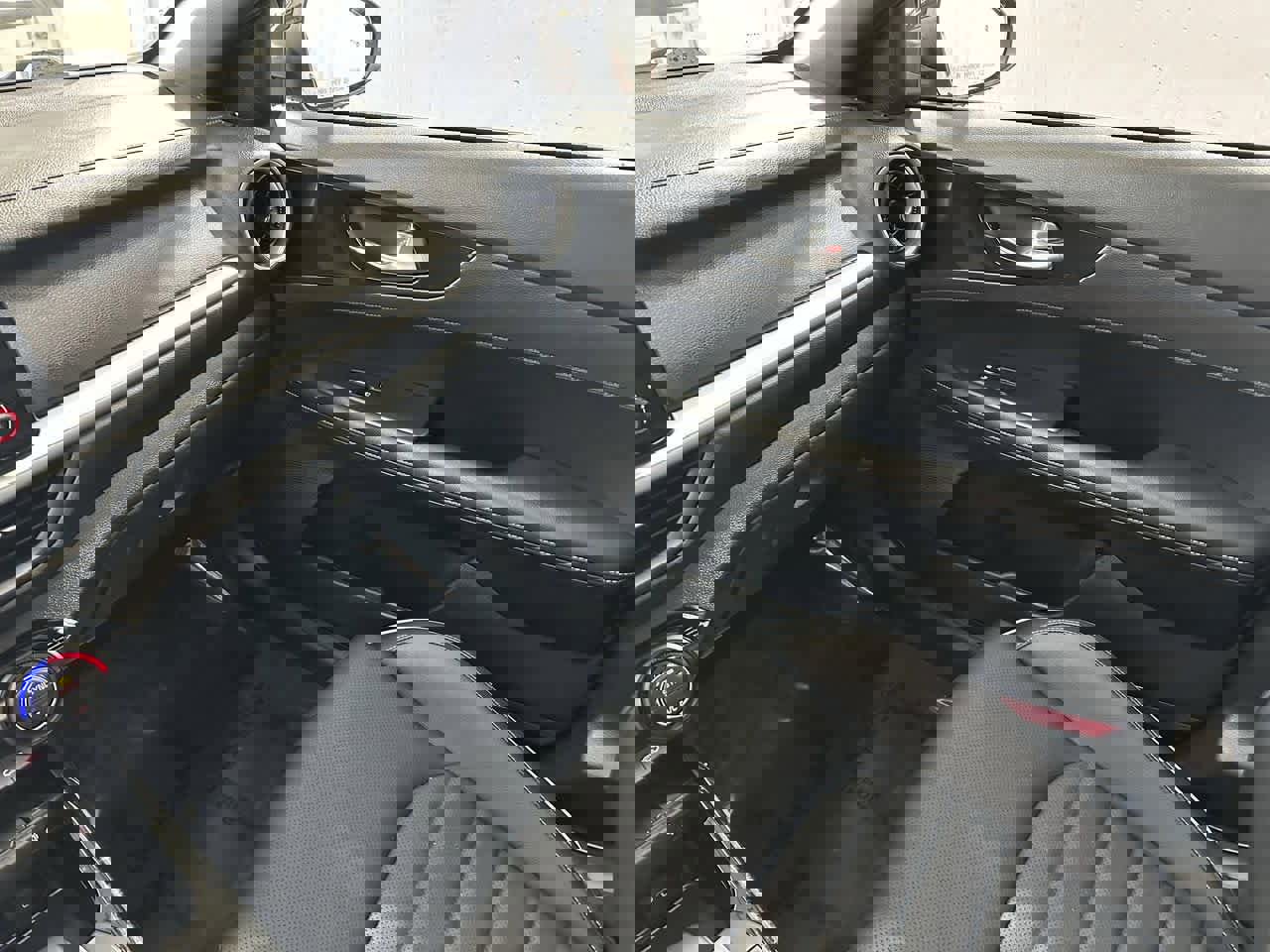 Used 2024 Kia Forte GT-Line w/ GT-Line Premium Package image 25