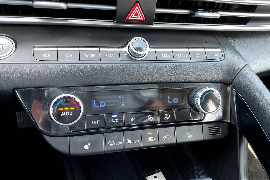 Used 2024 Hyundai Elantra Limited image 16