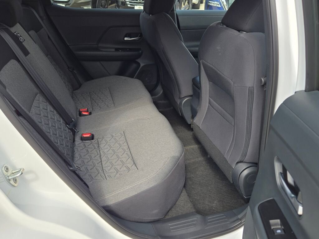 Used 2025 Nissan Kicks SV AWD/4WD image 7