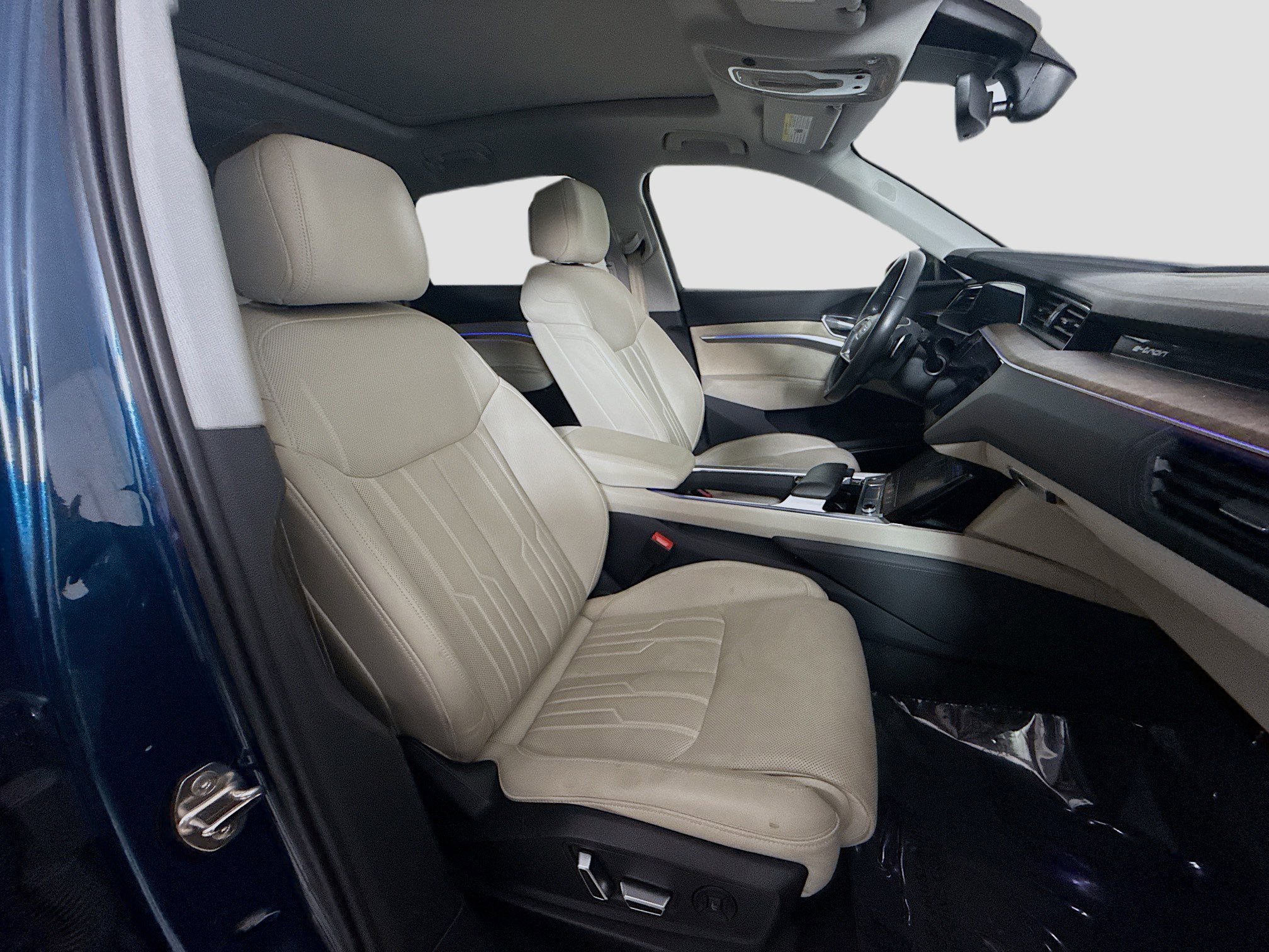 Used 2019 Audi e-tron Prestige w/ Prestige Package image 29