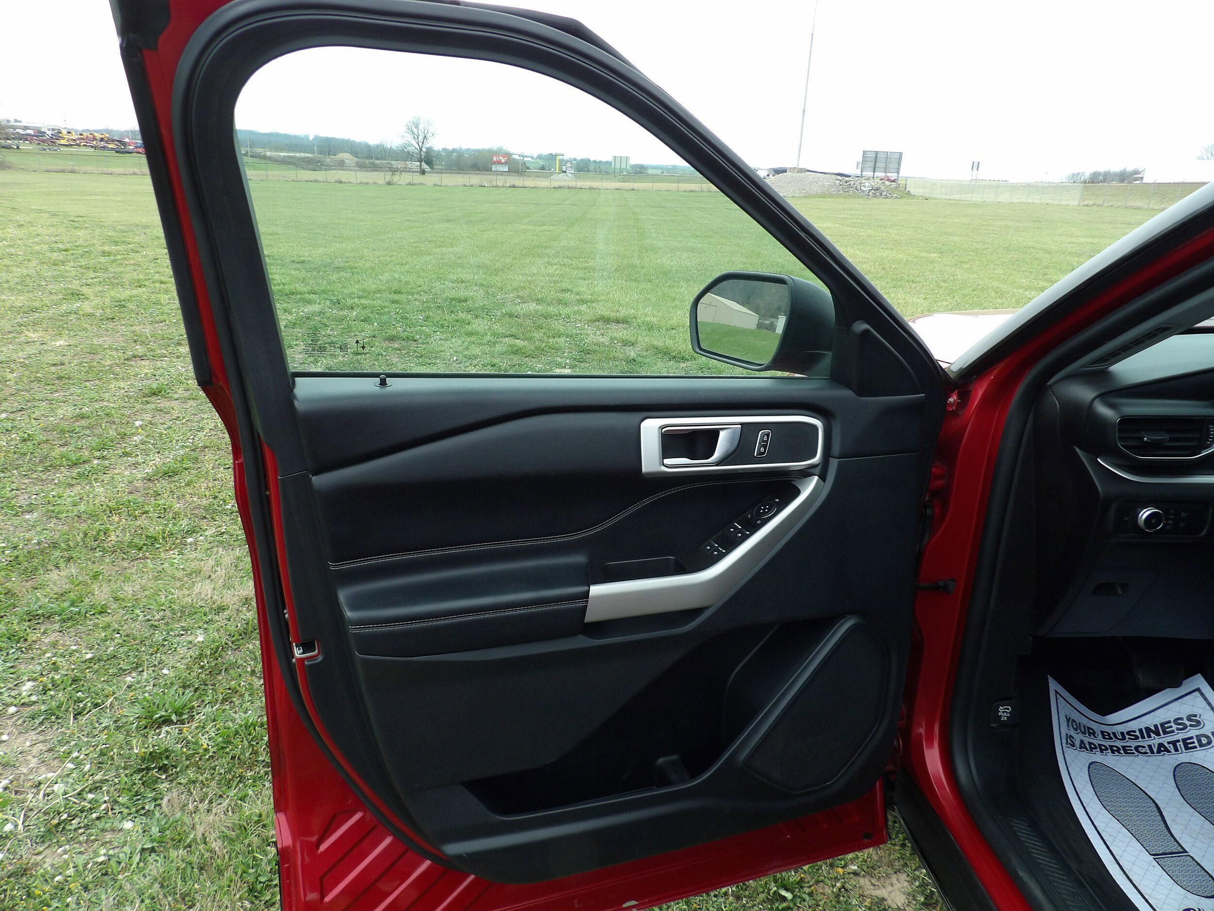 Used 2021 Ford Explorer XLT w/ Equipment Group 202A image 13
