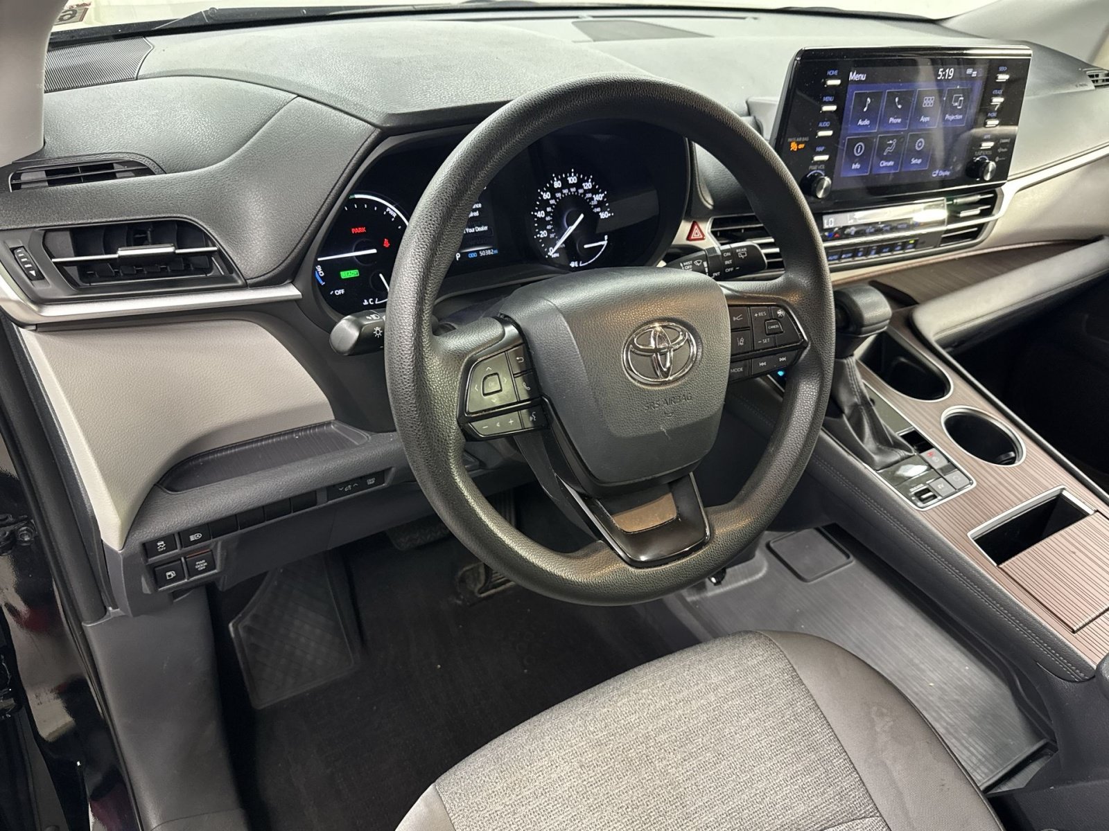 Used 2023 Toyota Sienna LE FWD image 13