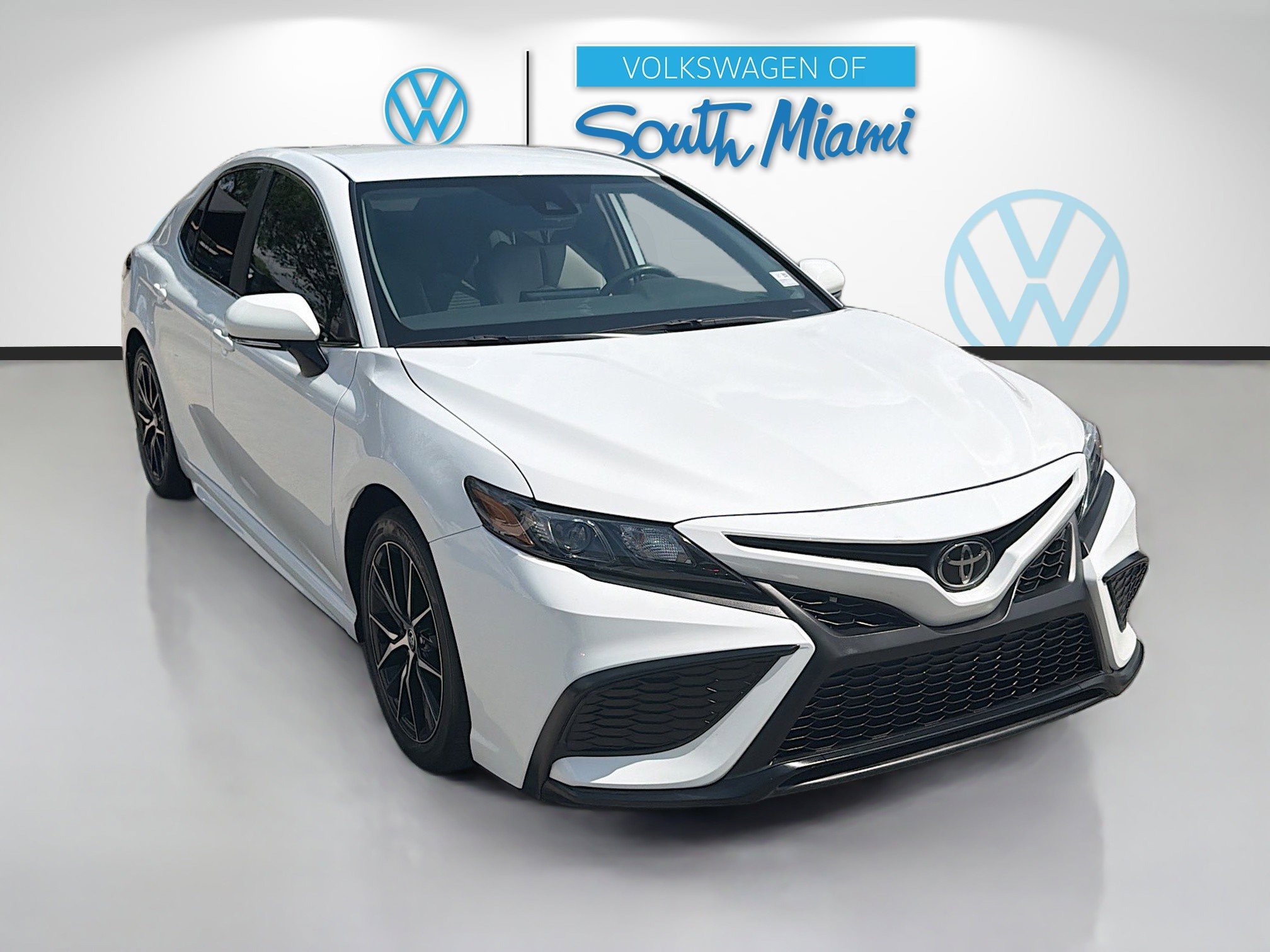 Used 2023 Toyota Camry SE w/ Convenience Package FWD image 1