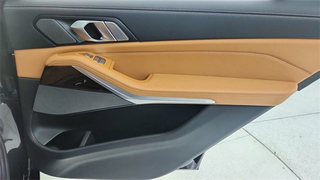 Used 2025 BMW X7 xDrive40i w/ Executive Package image 28