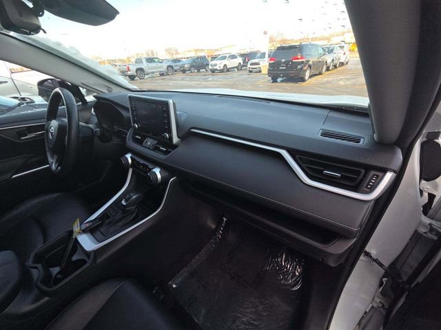 Used 2021 Toyota RAV4 XLE Premium image 14