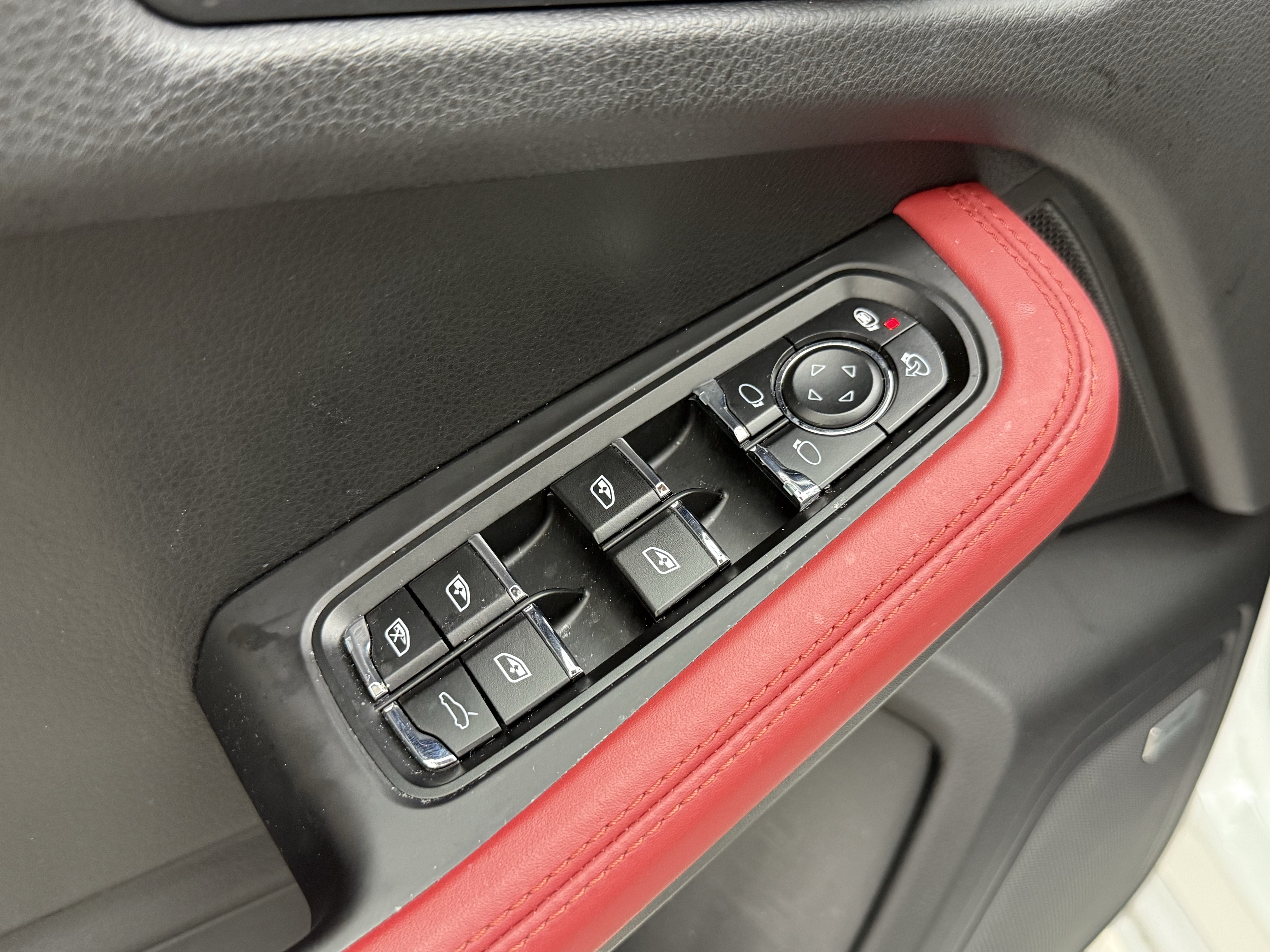Used 2020 Porsche Macan S AWD/4WD image 11