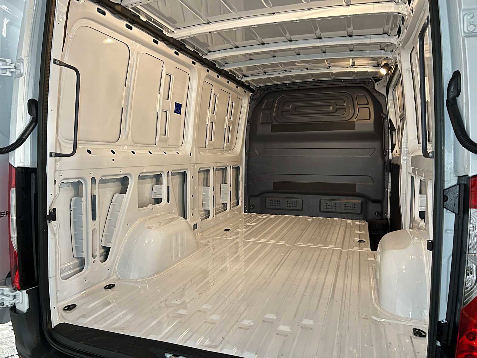 Used 2025 Mercedes-Benz Sprinter 2500 image 19