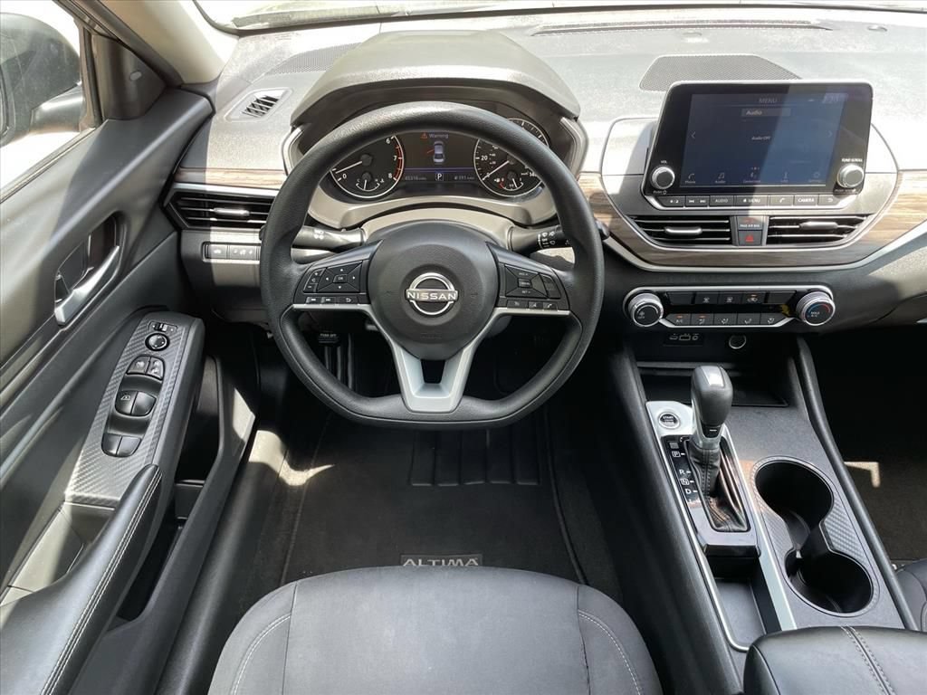 Used 2025 Nissan Altima 2.5 SV FWD image 3