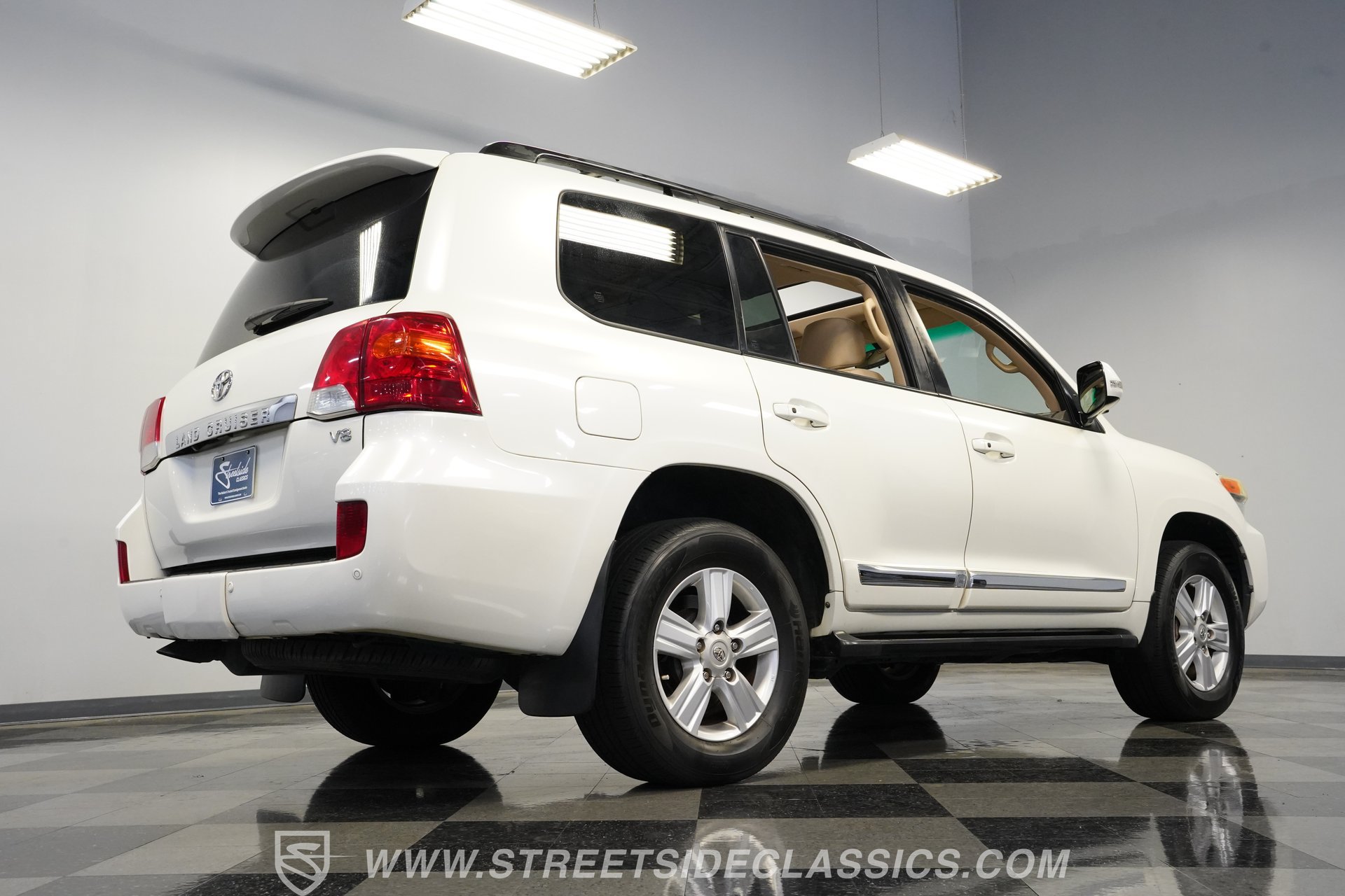 Used 2013 Toyota Land Cruiser AWD/4WD image 27