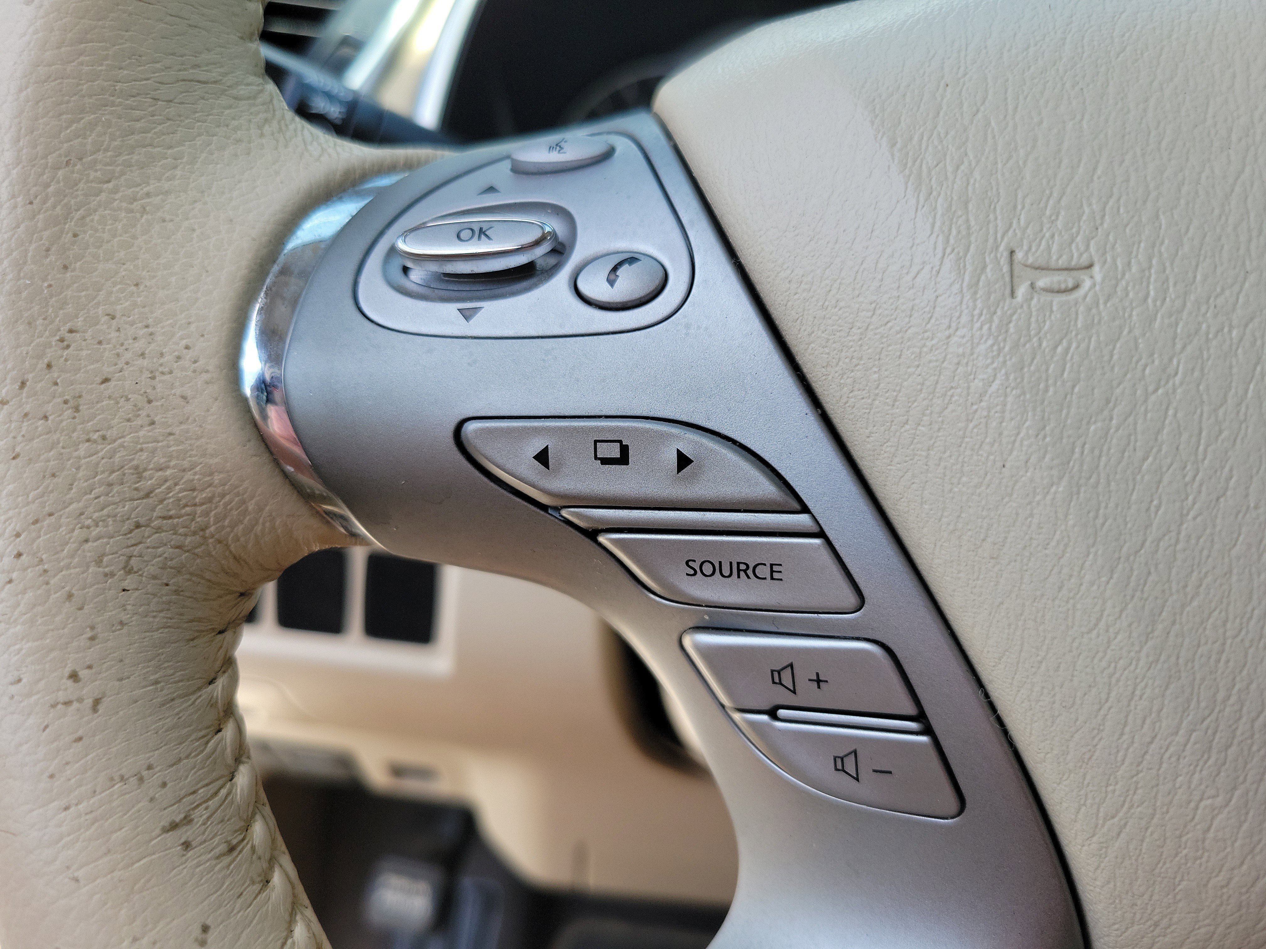Used 2016 Nissan Murano SL w/ SL Technology Package FWD image 16