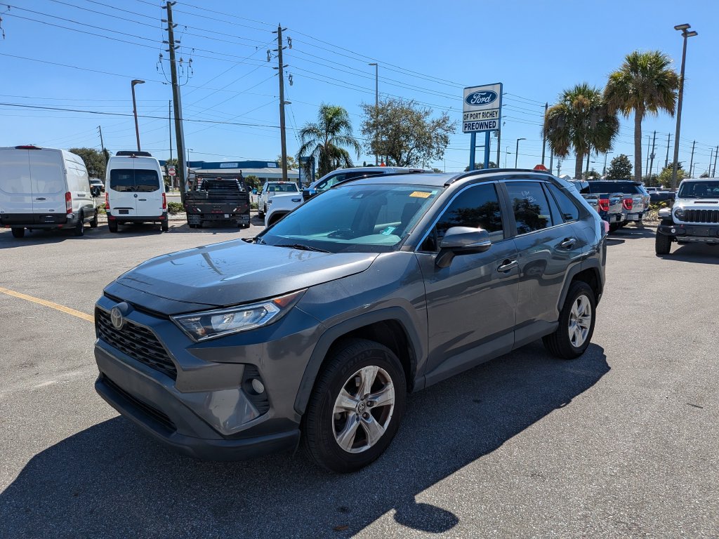 Used 2021 Toyota RAV4 XLE w/ Convenience Package FWD image 4