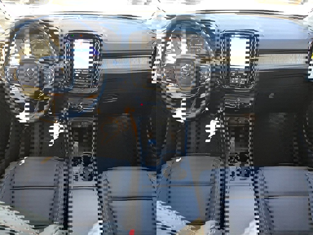 New 2026 Volvo XC40 B4 Core image 23