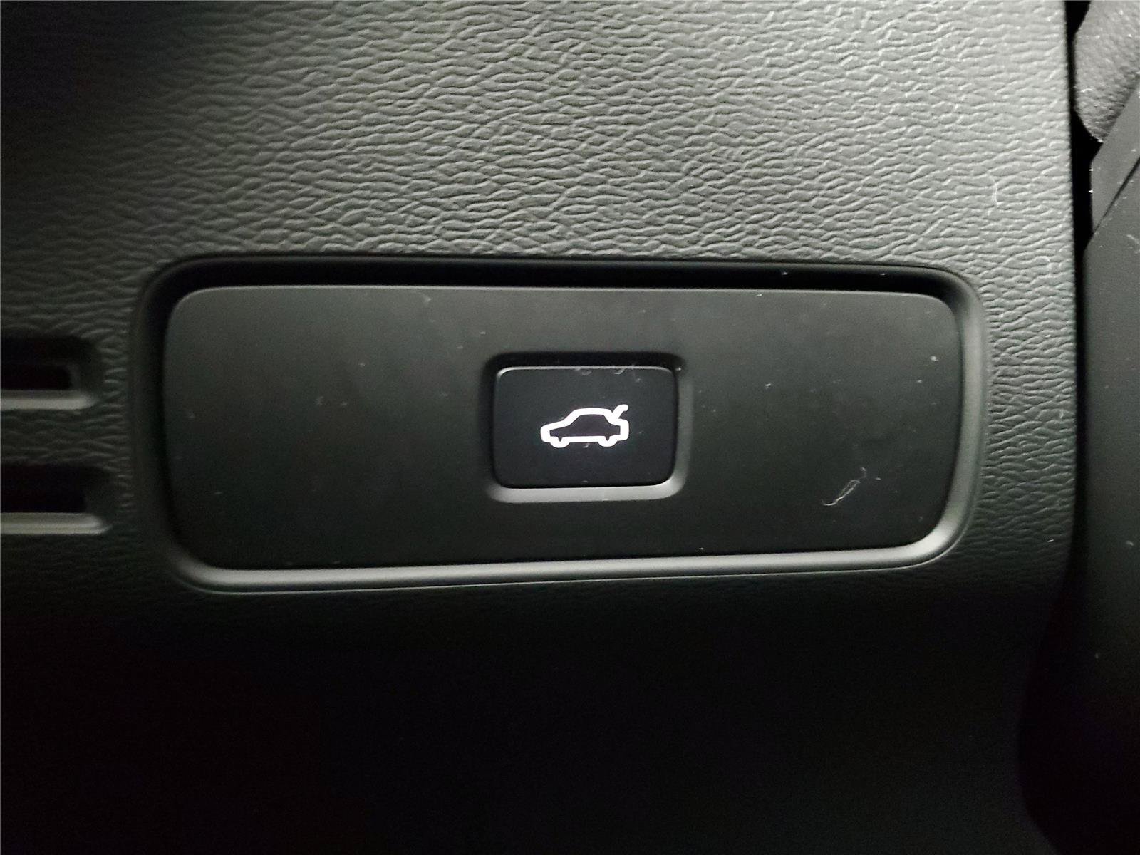 Certified 2026 Volvo XC40 B5 Core AWD/4WD image 35