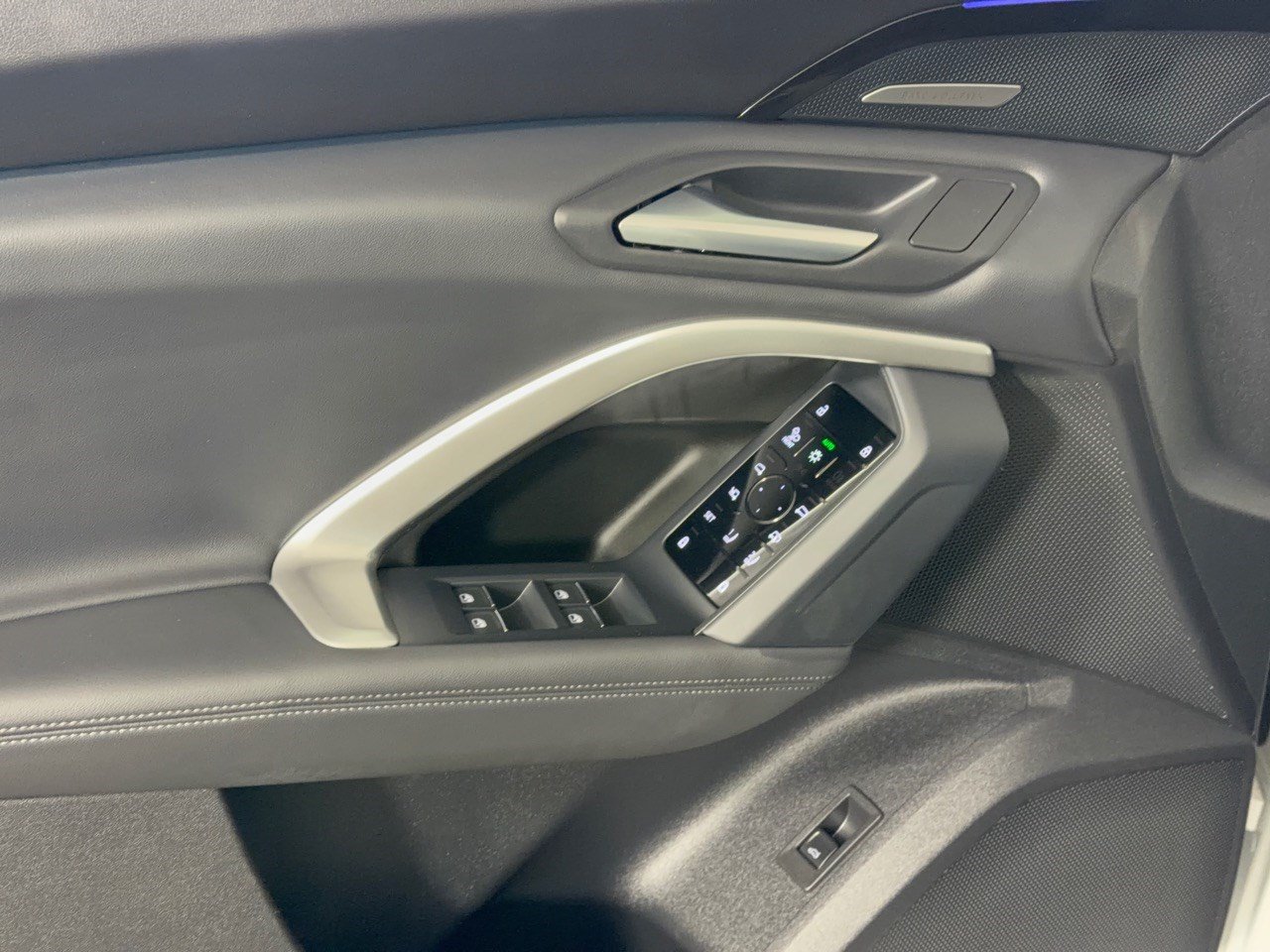 Certified 2025 Audi Q5 Premium w/ Premium Plus AWD/4WD image 15