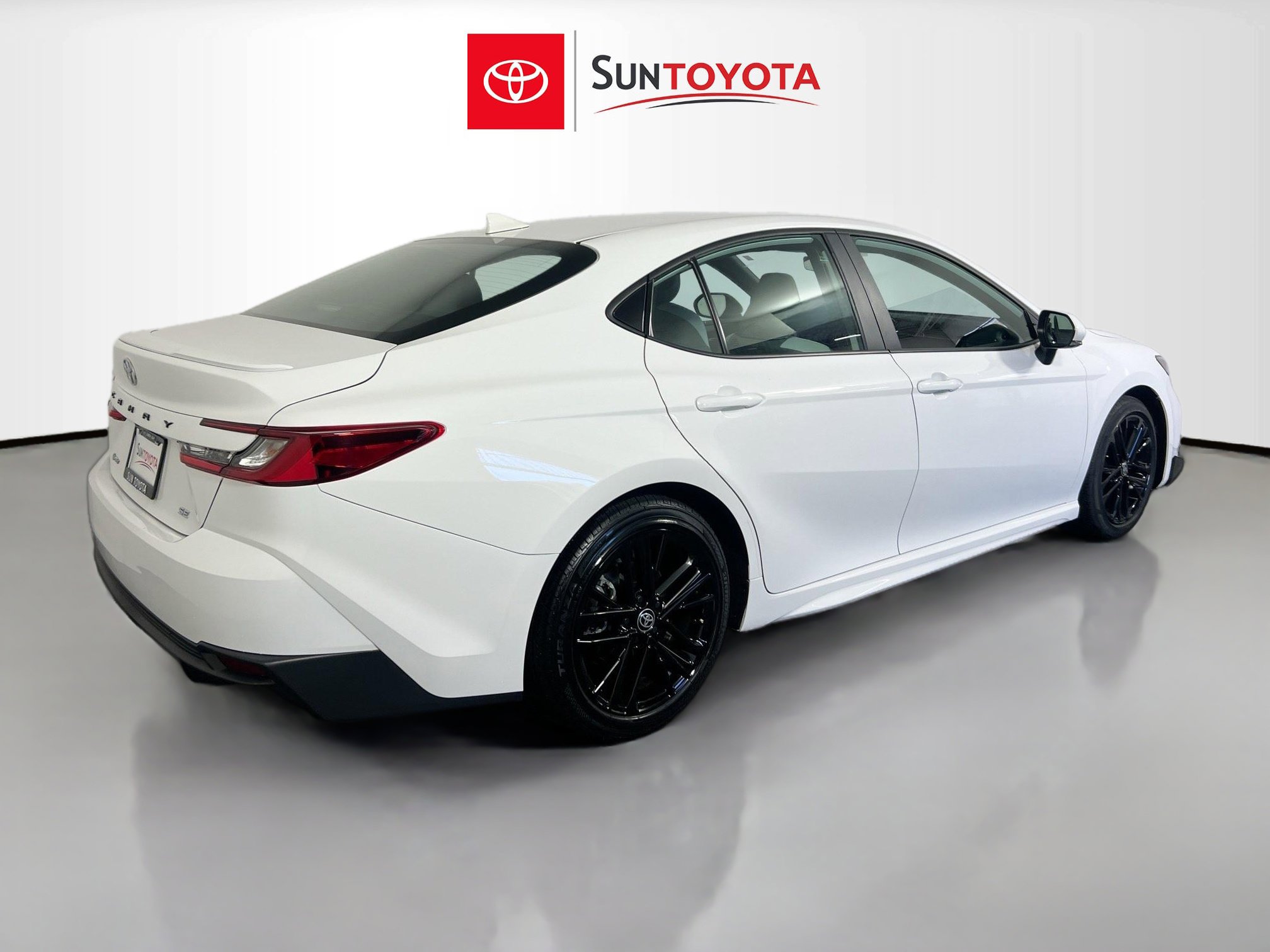 Used 2025 Toyota Camry SE image 4