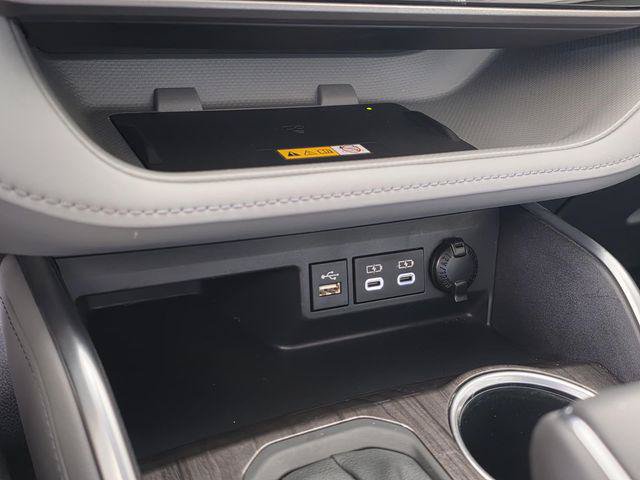 Certified 2024 Toyota Highlander Limited FWD image 25