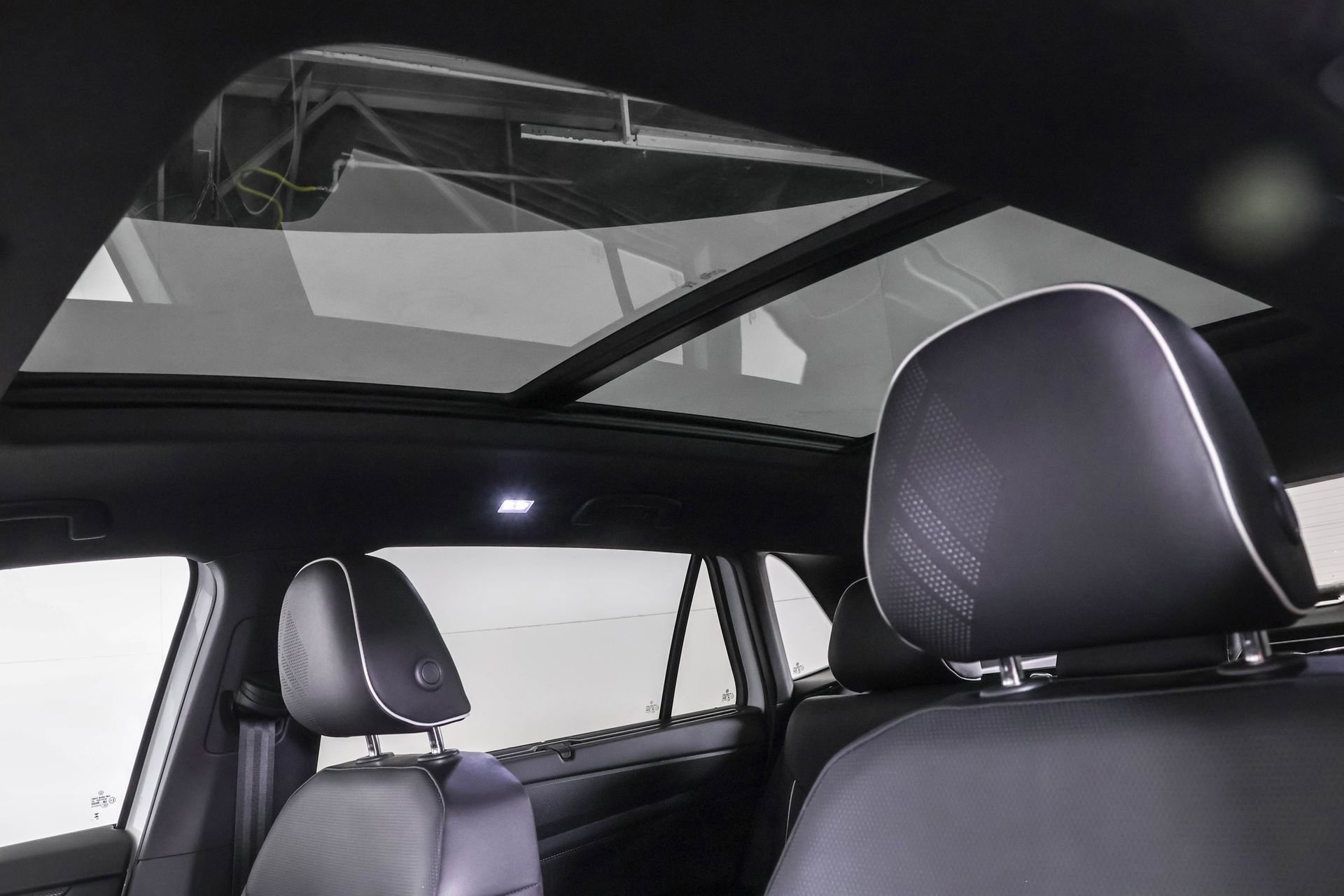 New 2026 Volkswagen Atlas Cross Sport SEL Premium R-Line image 31